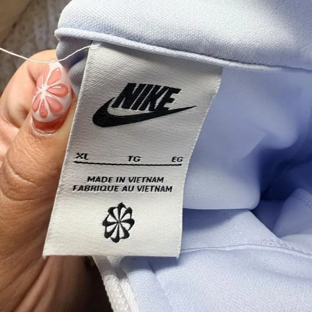 Athleisure cleanfit minimalist sporty capsulewardrobe